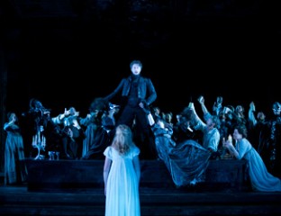 Teddy Tahu Rhodes as Don Giovanni with the Opera Australia Chorus.