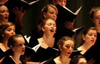 choir-singer-focus-and-passion