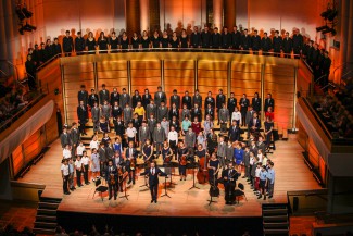 Mozart Requiem:100 Voices. The Australian Brandenburg Young Voices, Choir and Orchestra with conductor Paul Dyer