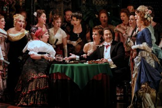 Anna Dowsley as Flora Bervoix, Tom Hamilton as Marquis D’Obigny and the Opera Australia Chorus