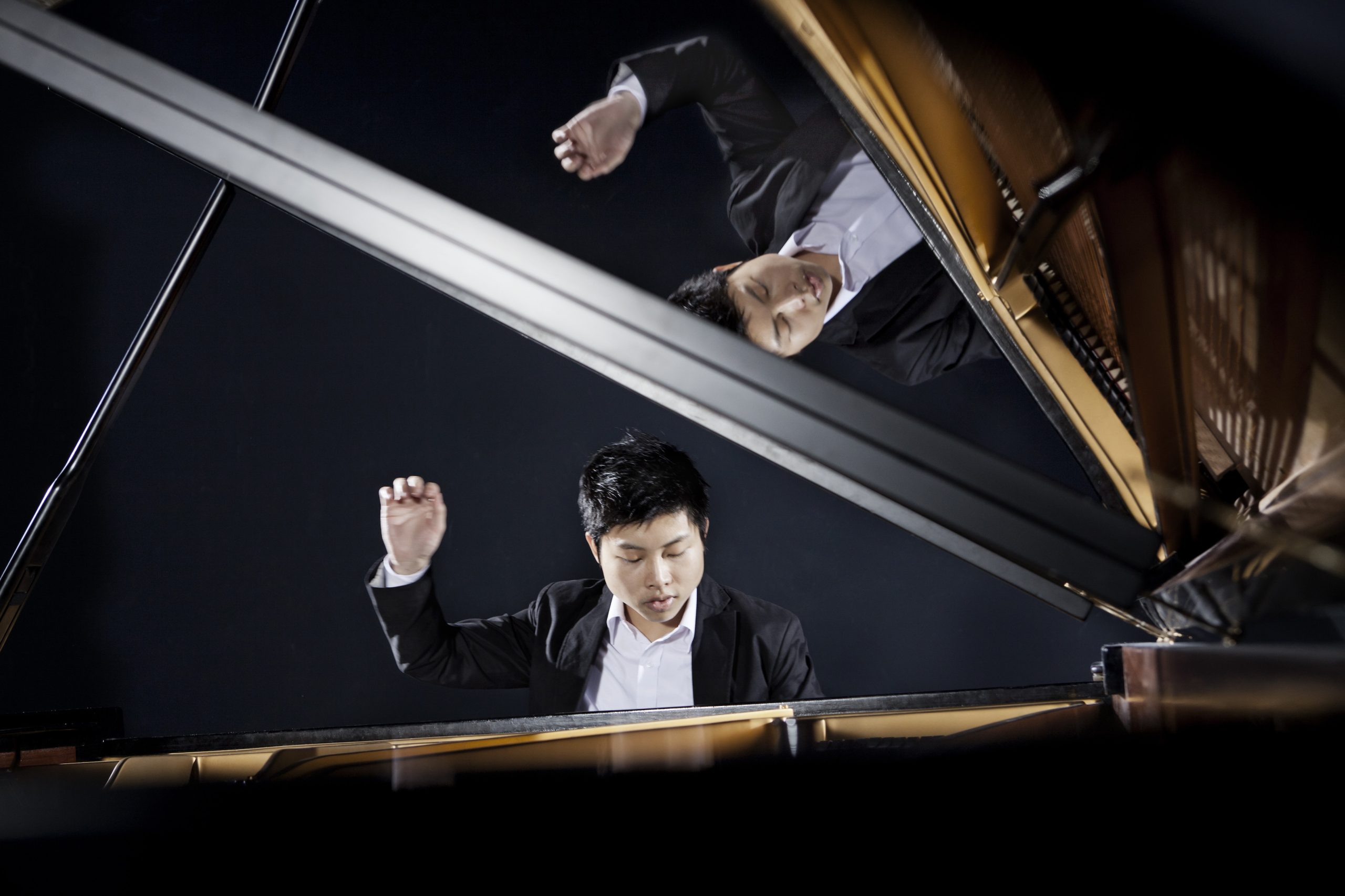 Avan Yu Performs In Sydney